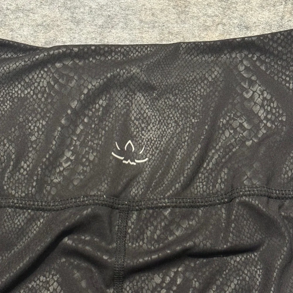 Beyond Yoga Snakeskin Foil High Waisted Leggings Womens M Black Shimmer Shiny